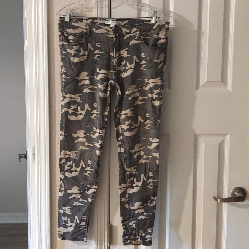 Camouflage Women's Jeans Size 13